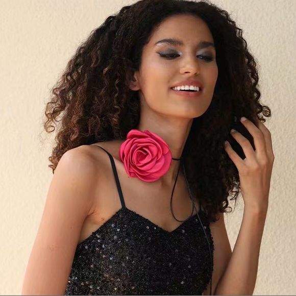 Jane Chic Designs Rose Cameo - Picture 2 of 8